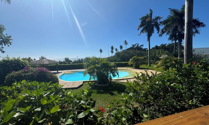 Tiahura Hotel | Moemiti
