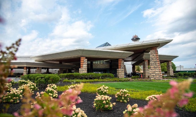 Wilkes-Barre Hotel | Mohegan Pennsylvania Casino Resort - Adults Only