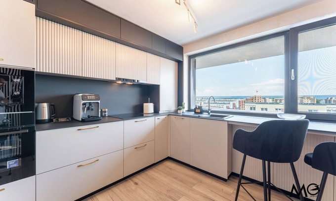 Tractorul Apartment | MoHost Valcom - Luxury Skyline Penthouse