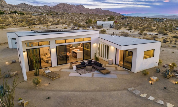 Panorama Heights House | Mojave Villa: Desert Retreat with 360° views+Hot Tub+Designer Interior/Landscape