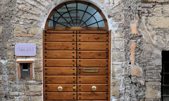 Tivoli House | Mom Apartment Rooms&Suites