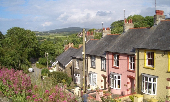 Fishguard House | MOMENTS FROM COAST BUT ALSO TOWN CENTRE LOVELY COTTAGE