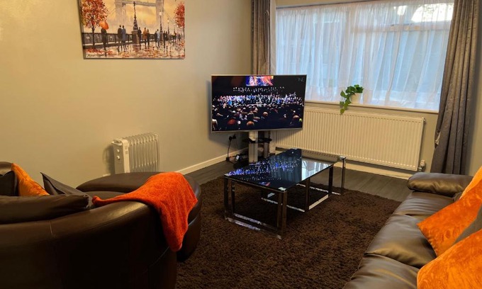 Redbridge House | Mona's Home