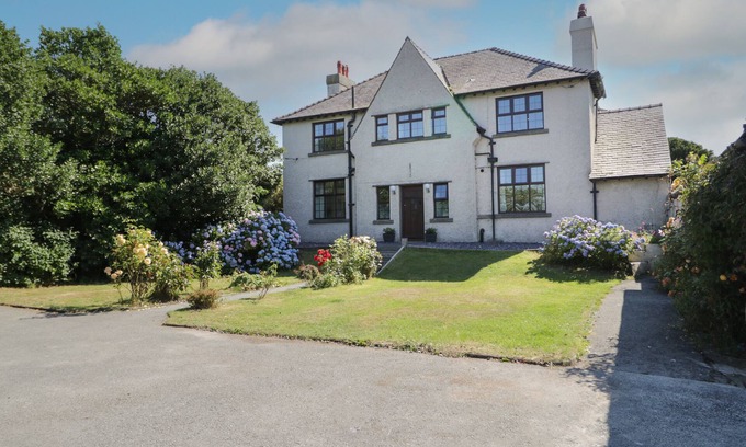 Amlwch Cottage | MONARFON, pet friendly, country holiday cottage in Amlwch