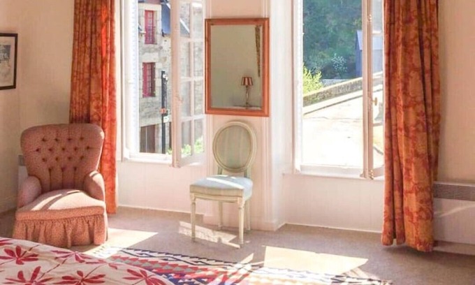 Lehon Apartment | Monet Apartment - charming apartment with river view