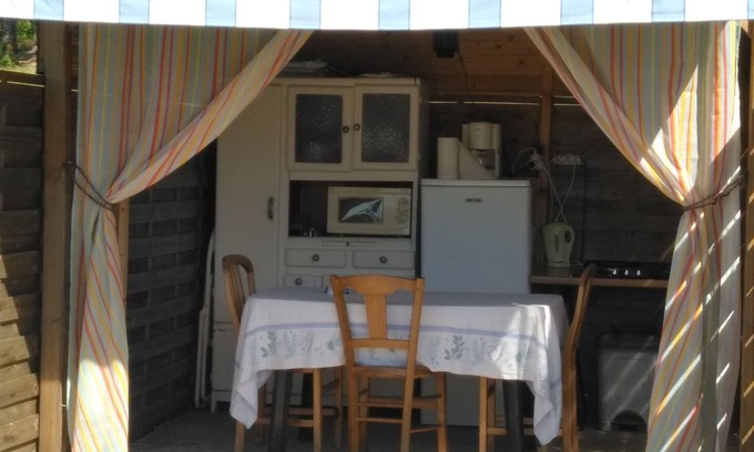 Magnien Cottage | Mongolian yurt, on the edge of a forest and a hiking trail