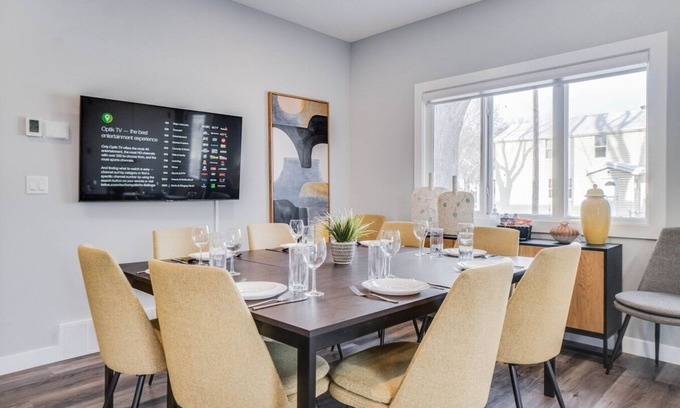 North Central Edmonton House | Monica - Large 4 BR 4B Home in Central Location!