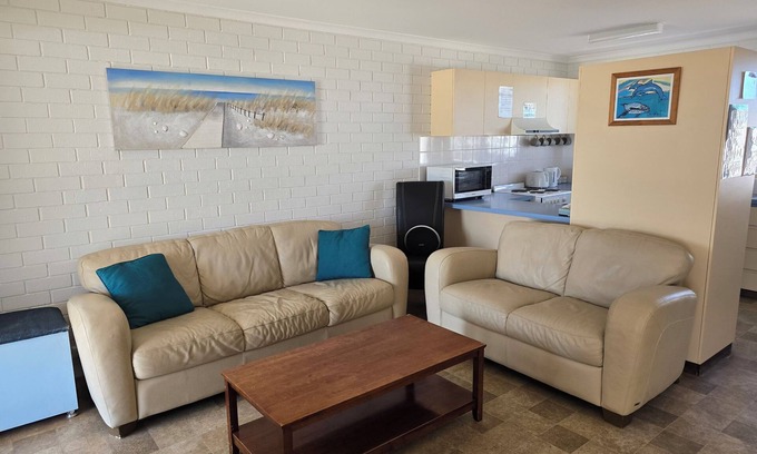 Denham Apartment | Monkey Mia Sharkbay . World Hertiage Area. nDenham Unit sleeps 6 people