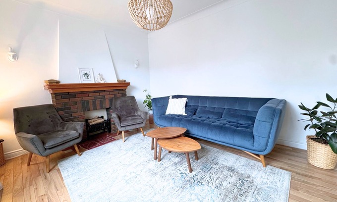 Cote-Des-Neiges—Notre-Dame-De-Grace Apartment | Monkland Cozy Plex