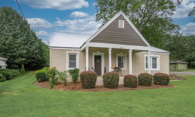 Monroe Apartment | Monroe property near Antiques and Football