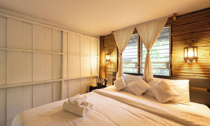 Mae On Hotel | Monruamsuk Homestay Cafe And Bistro