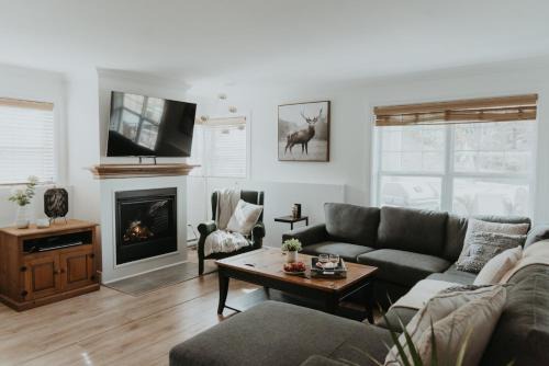 Saint-Faustin-Lac-Carre House | Mont-Blanc 2 - Direct access to hiking, beach & pool at Mont-Blanc