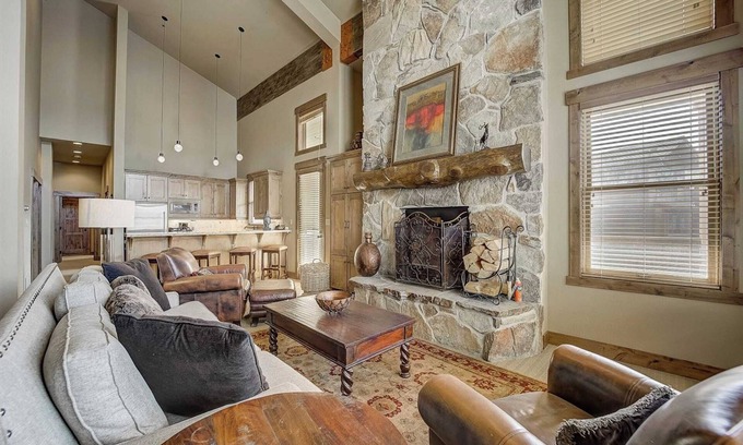 Deer Valley House | Mont Cervin #32 by Avantstay Ski In Ski Out Home in Silver Lake Village w/Hot Tub