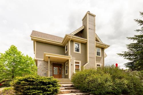 Mont-Tremblant House | Mont Tremblant Bliss - Luxury Ski-Golf Retreat by Instant Suites
