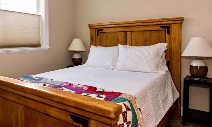Bluffdale House | Montague Manor" W&D, Hot Tub, Queen Beds, Sleeps6