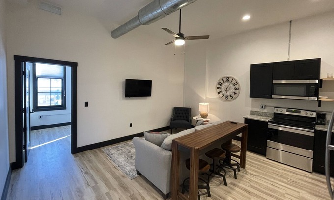 Downtown Dubuque Condo | Montana House #202 - The Luxurious Downtown Stay
