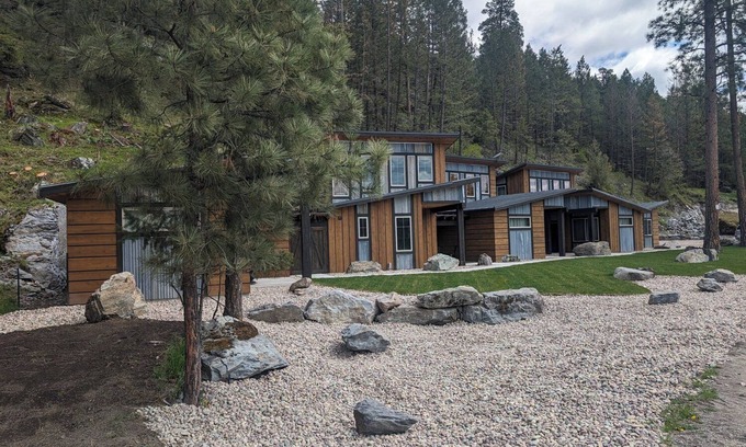 Bigfork Cabin | Montana Ponderosa Cabin #2 Flathead Lk, and Glacier National Park