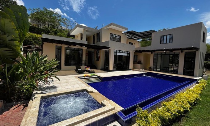 Anapoima Villa | Monte Escondido-Condominio Campestres Altos de Komulá - Anapoima
