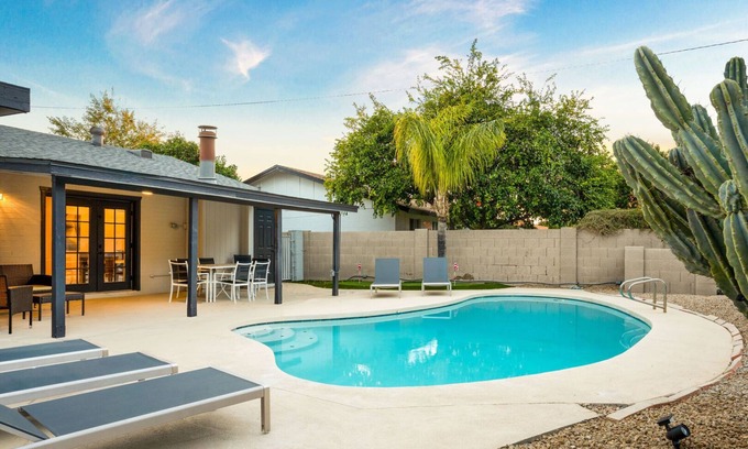 Cox Heights House | Monte Vista - Free Heated Pool, Close to Old Town
