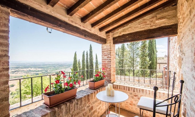 Montefollonico Apartment | Montefollonico La Terrazza
