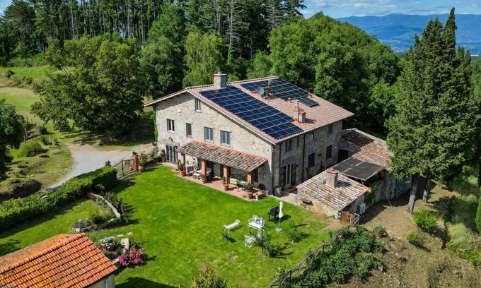 Montegrossi Villa | Montelucci Chianti - Agrivilla with 14 beds with private pool