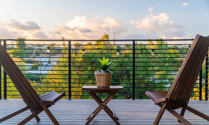 Monterey Park Apartment | Monterey Park Retreat Spectacular Views Comfort