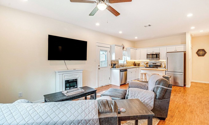 Montgomery Cottage | Montgomery Cottage w/Fenced Yard < 1 Mi to Lakes!