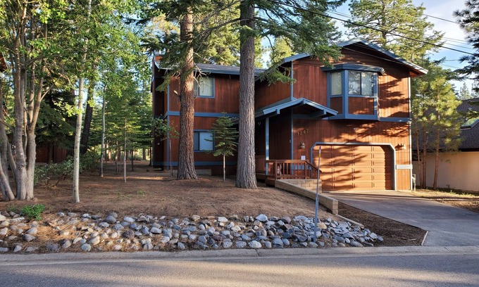 Montgomery Estates House | Montgomery Estates Cabin Minutes Away from Heavenly Ski Resort and Tahoe Beaches
