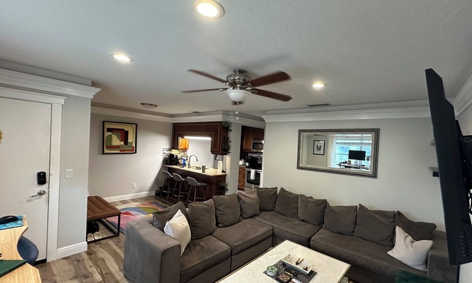 SoHo Condo | Month+Rental; Charming 1 bedroom+parking Condo in S Tampa near Hyde Park & Soho.