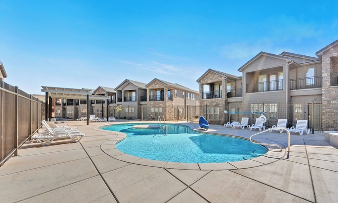 Ivins House | Monthly Azalea Escape|Community pool and hot tub, grill, Smart Tvs