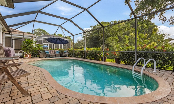 Biggar House | Monthly Discount! 14090 Oasis w/Pool, Near Beach