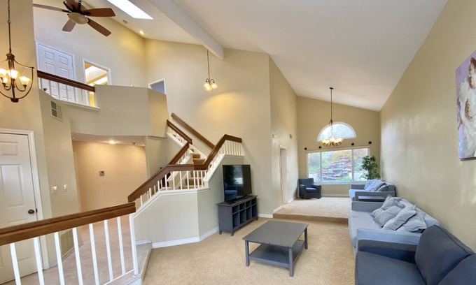 El Sobrante House | Monthly Rental Big 4br/3ba with vaulted ceilings