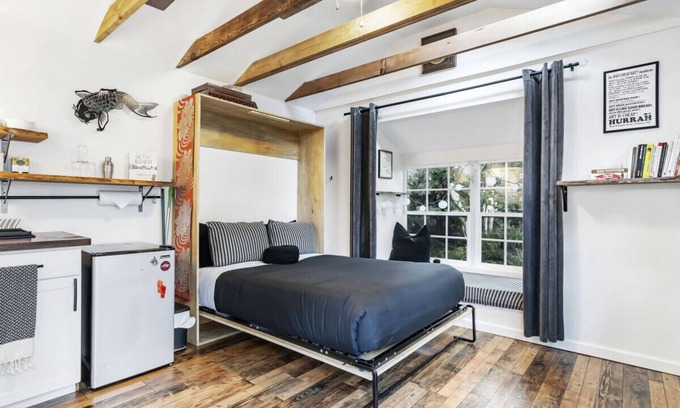 Woodstock Cottage | Monthly Rental - The Artist`s Garden - Tiny Studio Cottage