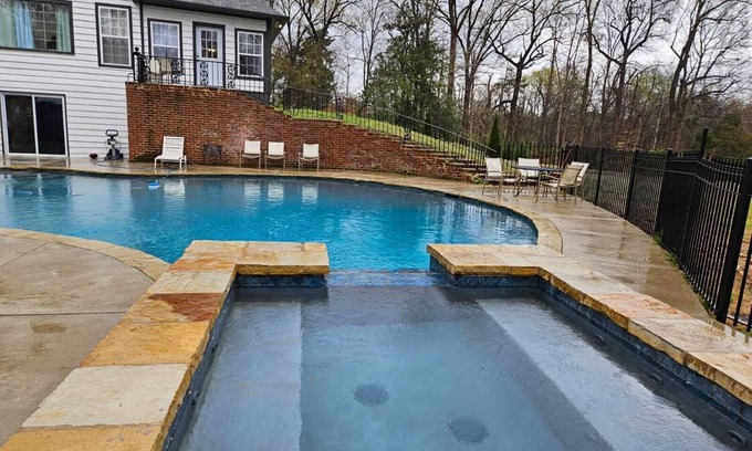 Raleigh House | MONTHLY STAYS- Expansive 10-BR Southern Estate – 18 Beds, 6 Baths, Pool and More