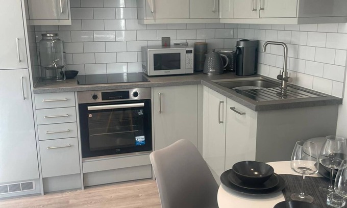 Brentwood Apartment | Monthly & Weekly Discounts -Central London Links-Contractors/Relocators/Business