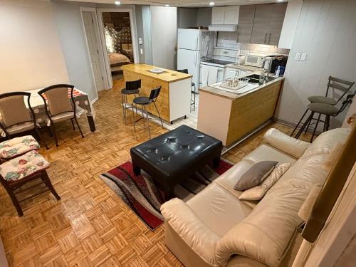 Cote-Des-Neiges—Notre-Dame-De-Grace Apartment | Montreal Accommodation Steps Downtown 17mins airport