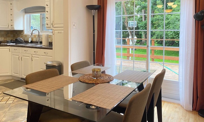 Pierrefonds-Roxboro House | Montreal Life Cute & Cozy Family Friendly 3BR House