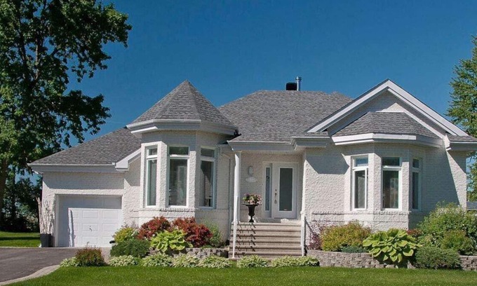 Pointe-Calumet House | Montreal Top Vacation Home