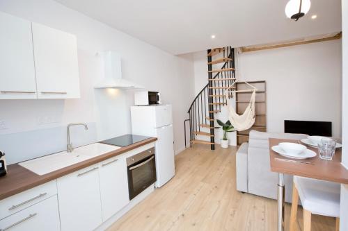 Tarbes Apartment | Montsejour - T2 climatisé avec filet et fauteuil suspendu