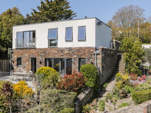 Newton Ferrers House | Moon Lizard