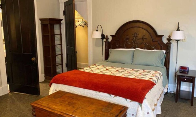 Maysville Apartment | Moon River Bed & Breakfast