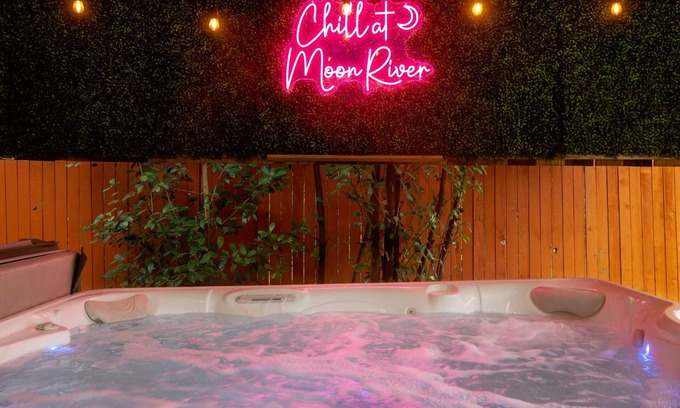 North San Antonio - SAT House | Moon River Luxury: Hot Tub, Pool & New Game Room