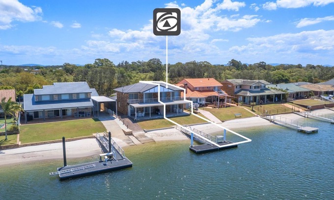 Yamba Apartment | Moondance 2 - Canal front duplex