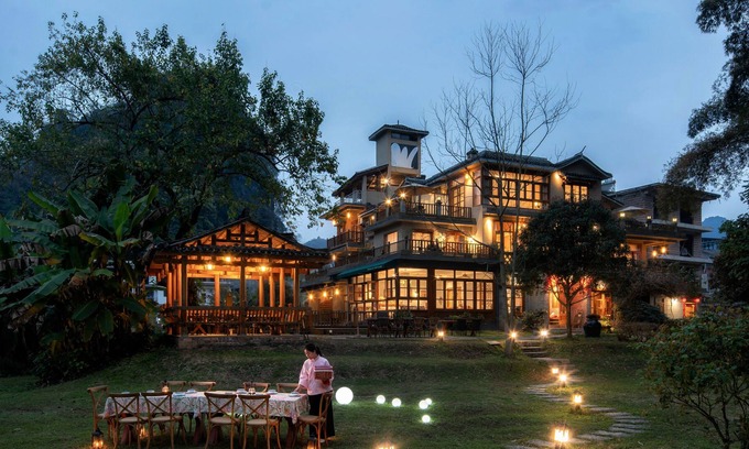 Ten Mile Gallery Hotel | Moondance Hotel