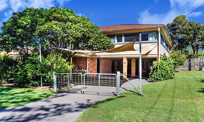 Black Head House | Moondoggie a 4 Bedroom Beach House, a stones' throw from the beach and park