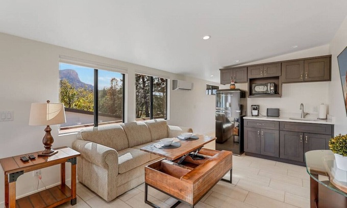 Sedona Apartment | Moongazer’s Inn Red Rock Views! 1 mi. to Uptown