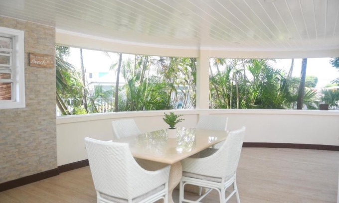 Atlantic Shores Apartment | Moonlight Bay Atlantic Shores 2-min walk to surfers Freights Bay