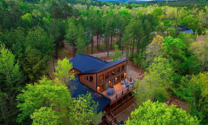 Broken Bow Cabin | Moonlight Creek, Creekside, Playset, Bunks,Gameroom, Hot Tub, Pool Table, Ev Outlet