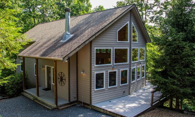 Deep Gap House | Moonlight Ridge - Powder Horn Mountain