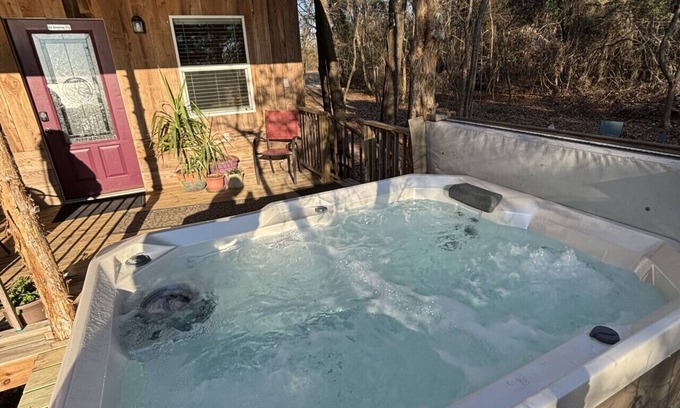 Flint Cabin | MoonRiver Romantic Lake Escape: HOT TUB & FIre Pit